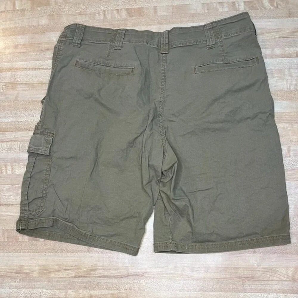 Wrangler Cargo Shorts | Khaki | Size 36